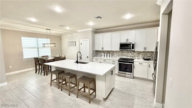 7293 Birchmore St in Naples, FL - Building Photo - Building Photo