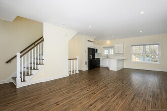 6 Beacon Square in Fairfield, CT - Building Photo - Building Photo
