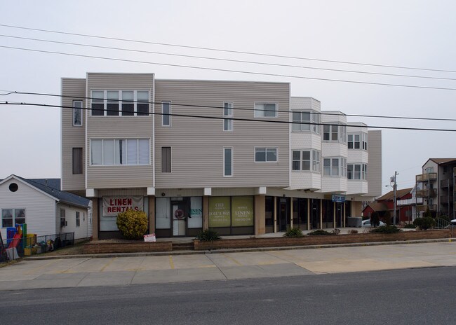 West Building in Sea Isle City, NJ - Building Photo - Building Photo