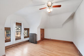 911 Lincoln Ave, Unit Carriage House in St. Paul, MN - Building Photo - Building Photo