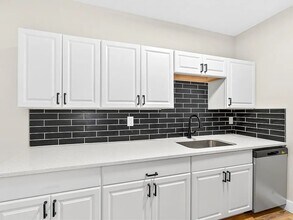 636 University Ave, Unit Apt 2 in Rochester, NY - Building Photo - Building Photo