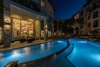 770 N Eldridge Pkwy in Houston, TX - Foto de edificio - Building Photo