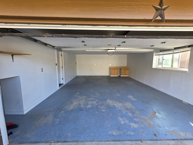 2356 E Falcon Wy in Sandy, UT - Building Photo - Building Photo