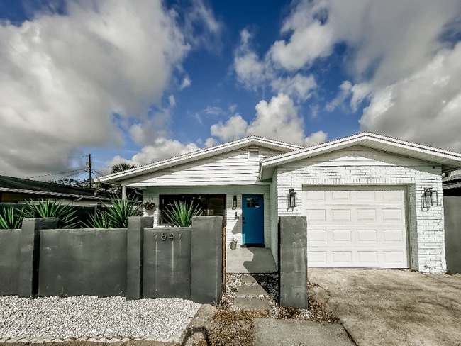 property at 1847 Shore Acres Blvd NE