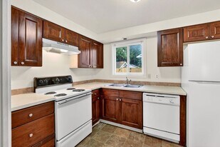 4801 NE Killingsworth St in Portland, OR - Building Photo