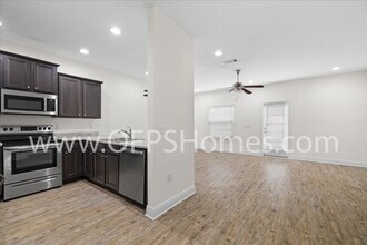 121 Iron Horse Dr E in Crestview, FL - Foto de edificio - Building Photo