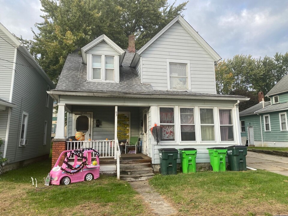 63 Brown St in Barberton, OH - Building Photo