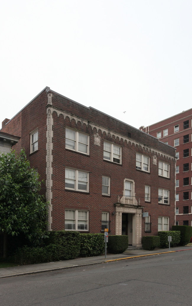 Conrad Apartments in Seattle, WA - Building Photo - Building Photo