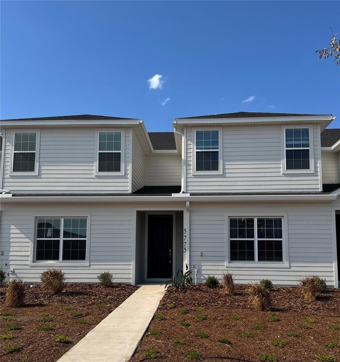 5775 Freshwater Cyn Dr in St. Cloud, FL - Foto de edificio