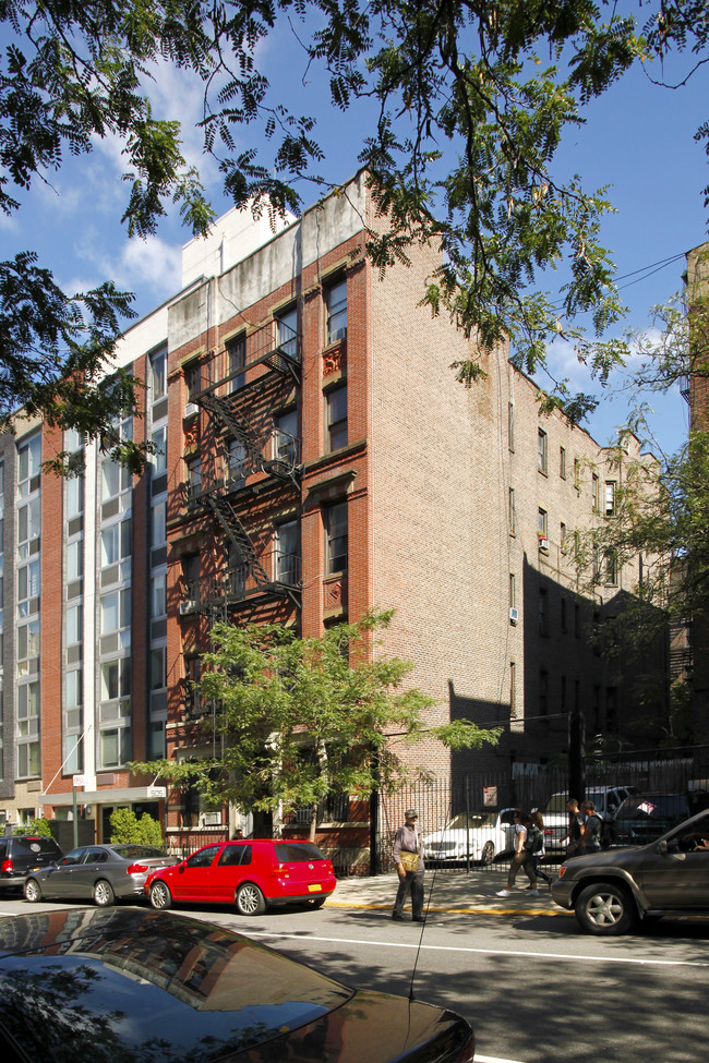 503 W 47th St in New York, NY - Building Photo - Building Photo