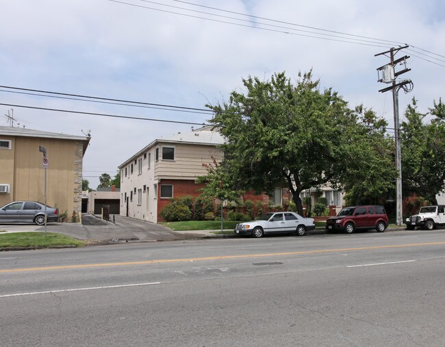 FREE RENT! BEAUTIFUL 2 BDRM / 1 BATH APT.