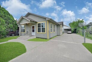 2418 Delafield St in Houston, TX - Building Photo