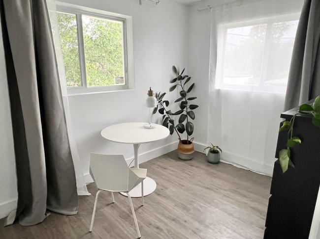 6863 NW 2nd Ave in Miami, FL - Foto de edificio - Building Photo