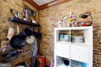 443 Fairmount Ave, Unit B in Philadelphia, PA - Foto de edificio - Building Photo