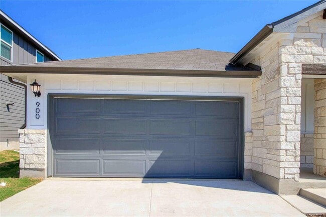 900 Limestone Shls Rd in Austin, TX - Building Photo - Building Photo