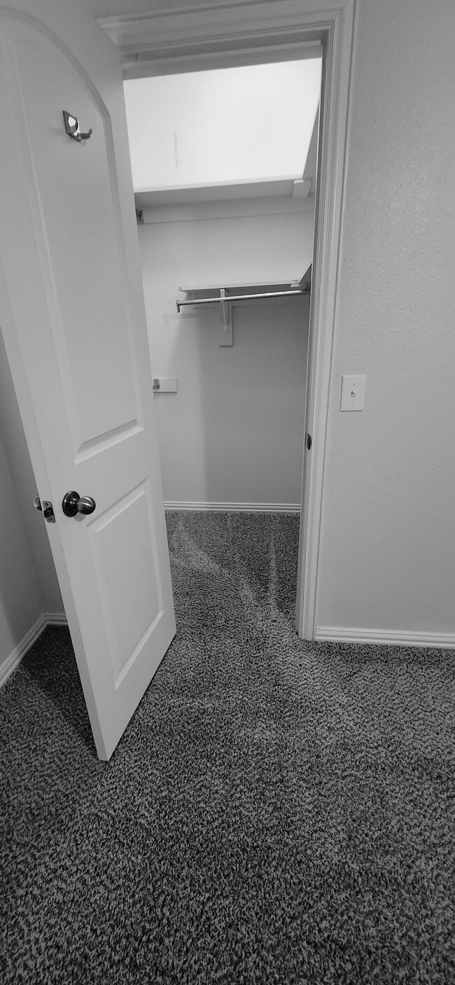 property at 211 N Prairie St