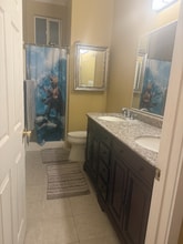 1 Horst Ave in Artesia, CA - Foto de edificio - Building Photo