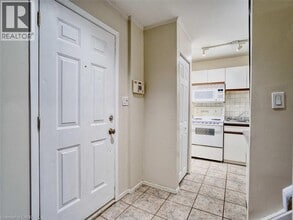 61 High St in London, ON - Building Photo - Building Photo