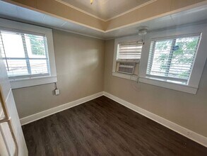 2012 Sanguinet St in Fort Worth, TX - Foto de edificio - Building Photo