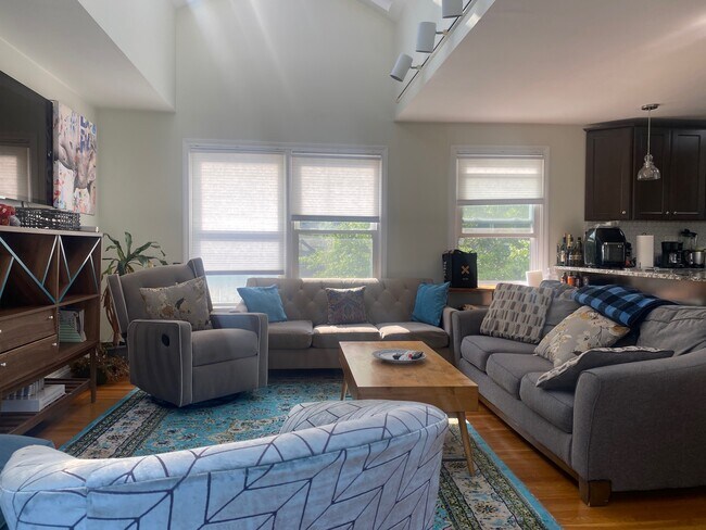 72 6th St, Unit 2