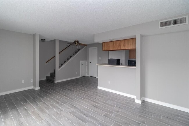 property at 3919 Fairmont Pkwy