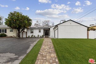 6565 Randi Ave in Los Angeles, CA - Building Photo