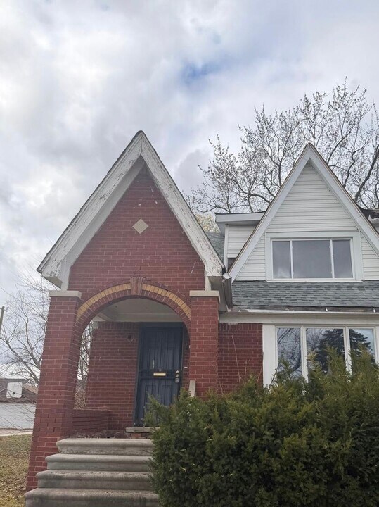 19551 Alcoy Ave in Detroit, MI - Building Photo