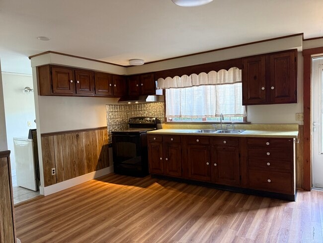 46 Sawmill Hl, Unit 2