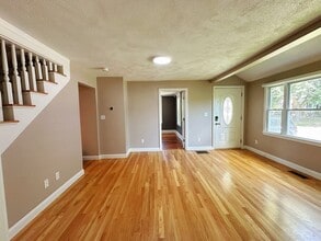 14 French Ave in Wayland, MA - Building Photo - Building Photo