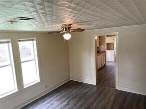 204 E Main St in Pilot Point, TX - Building Photo - Building Photo