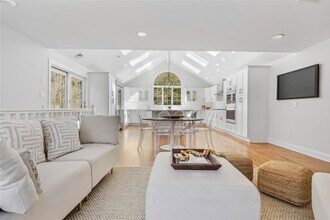 5 Southbrook Rd in Bedford, NY - Building Photo - Building Photo