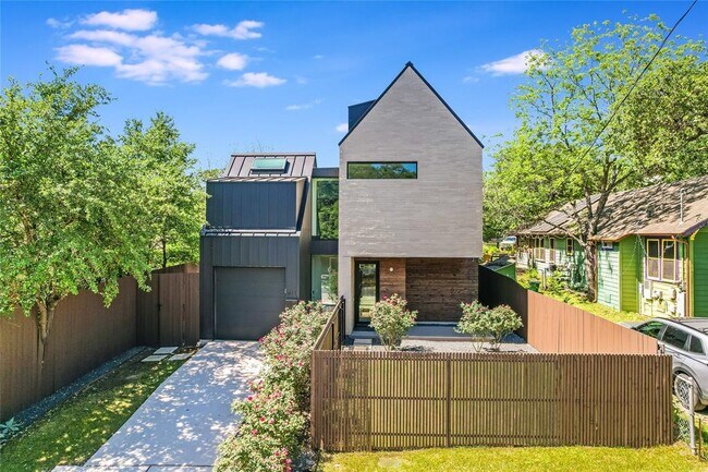 811 W James St in Austin, TX - Building Photo - Building Photo