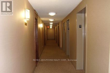 4900 Glen Erin Dr in Mississauga, ON - Building Photo - Building Photo