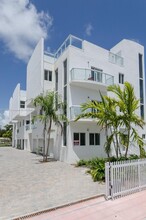 1975 Calais Dr in Miami Beach, FL - Building Photo - Building Photo