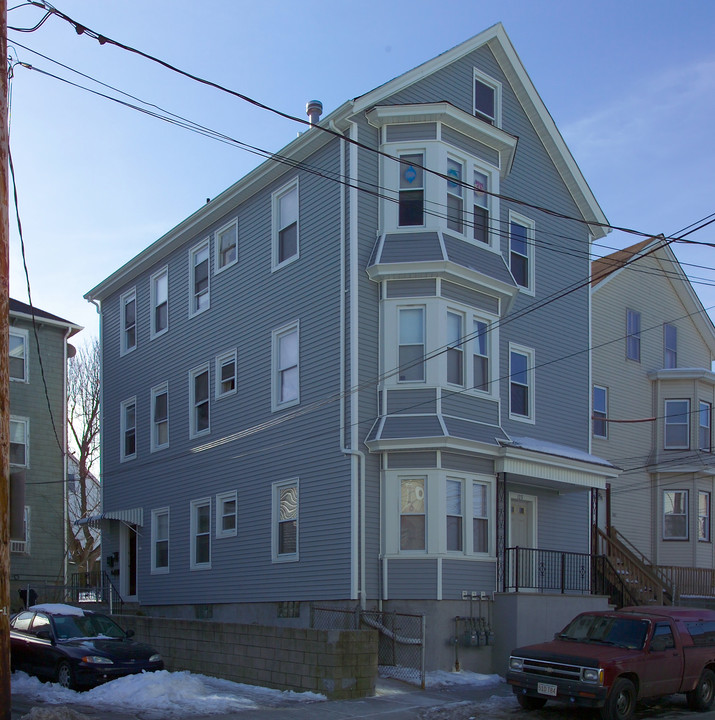 103-111 Tecumseh St in Fall River, MA - Building Photo