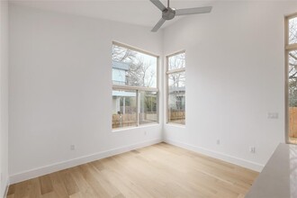 1208 Perez St in Austin, TX - Building Photo - Building Photo