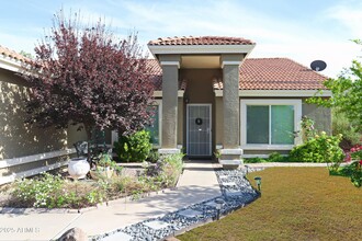 1317 E San Angelo Ave in Gilbert, AZ - Foto de edificio - Building Photo