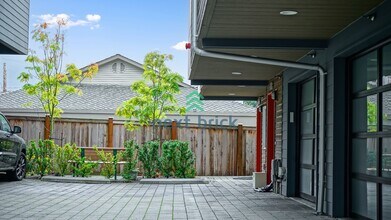 8009 15th Ave NW in Seattle, WA - Building Photo - Building Photo