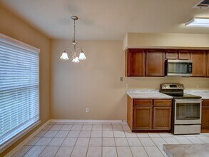 6330 Creekbend Dr in Houston, TX - Building Photo - Building Photo