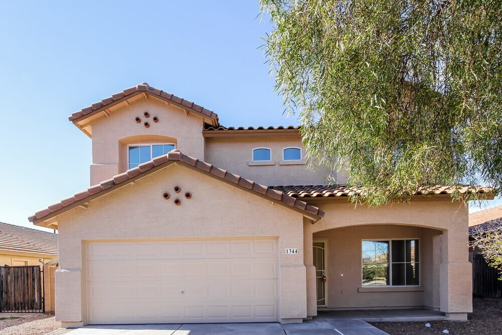 1344 S 220th Dr in Buckeye, AZ - Foto de edificio