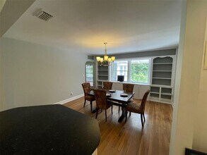 1403 NW 9th Ave in Gainesville, FL - Foto de edificio - Building Photo