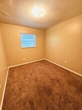 1413 W Maple Ave in Independence, MO - Foto de edificio - Building Photo
