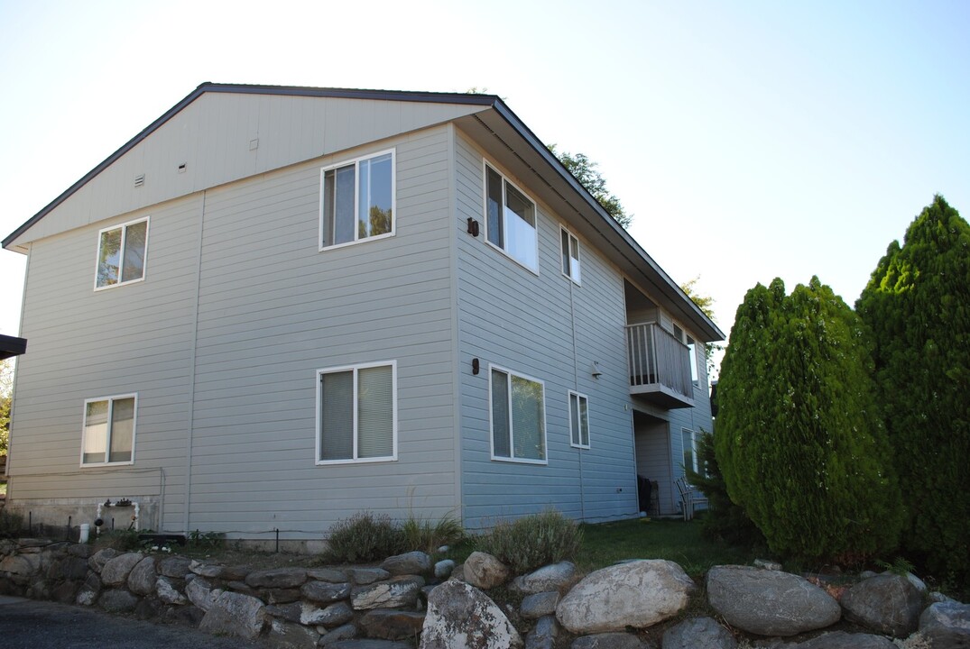 939 N Baker Ave in East Wenatchee, WA - Building Photo