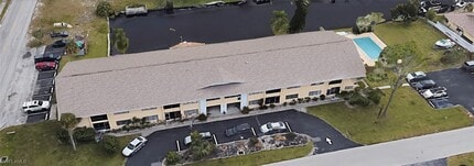 4901 Victoria Dr in Cape Coral, FL - Building Photo - Building Photo