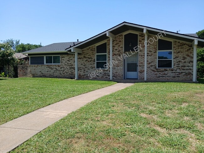 property at 3924 Sun Valley Ct