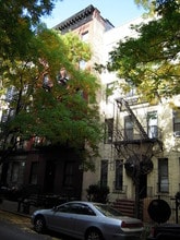 323 E 85th St in New York, NY - Foto de edificio - Building Photo