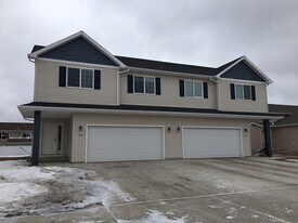 1324 4th St NW in West Fargo, ND - Building Photo