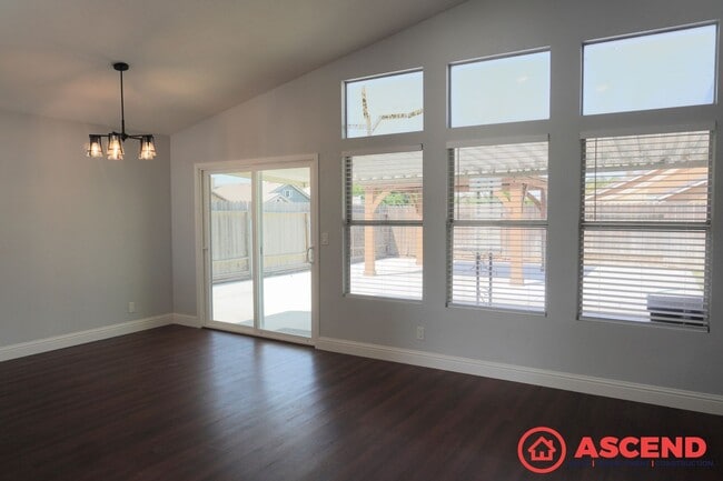 4801 Show Horse Dr in Bakersfield, CA - Building Photo - Building Photo