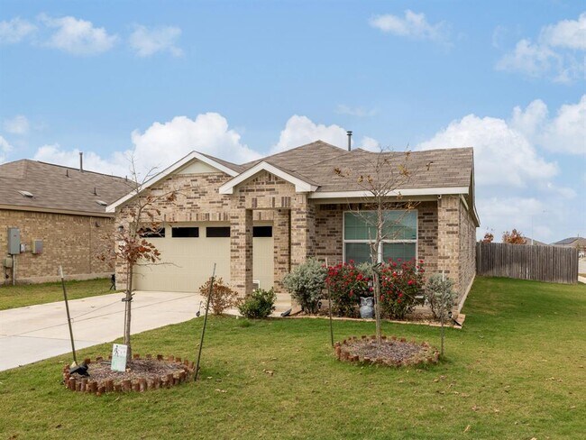 210 Escondido Cir in San Marcos, TX - Building Photo - Building Photo