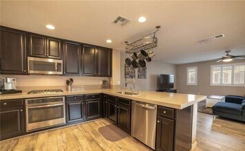 1525 Spiced Wine Ave in Henderson, NV - Building Photo - Building Photo